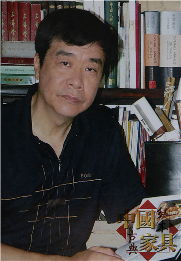 8、本文作者姜維群，民國家具研究專家、收藏家?！督裢斫?jīng)濟周刊》社長。