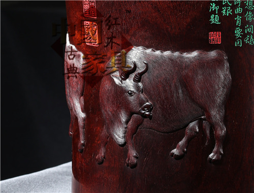 6、把紙質(zhì)畫作上幾抹水墨所繪的動(dòng)物機(jī)體，改用堅(jiān)鋒雕刀去表現(xiàn)其肌理結(jié)構(gòu)、血脈骨肉與皮毛羽色，絕非易事。_看圖王