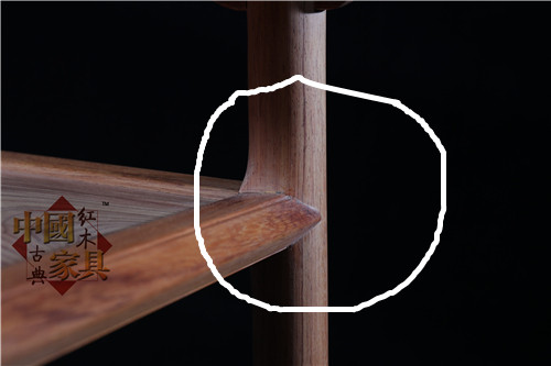 16、在腿部與屜板相交處，腿子被處理成外圓內(nèi)方_副本_副本