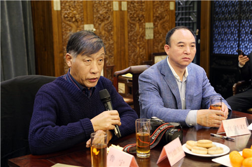 02-1胡德生作為《中國宮廷家具》專著編委會主任對該書作出學術(shù)指導