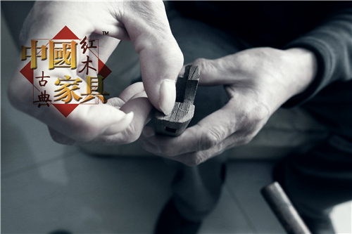 12、有經(jīng)驗的木工會在榫卯結(jié)合部位留有&ldquo;膠倉&rdquo;。