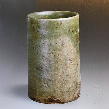 4、北京故宮博物院藏有一件青釉筆筒（見(jiàn)《中國(guó)1文房四寶全集4-文房清供》）標(biāo)注為東晉_副本_副本