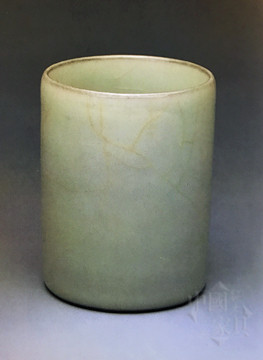 5、臺(tái)北故宮博物院藏標(biāo)注為宋代官窯粉青瓷的筆筒_副本_副本