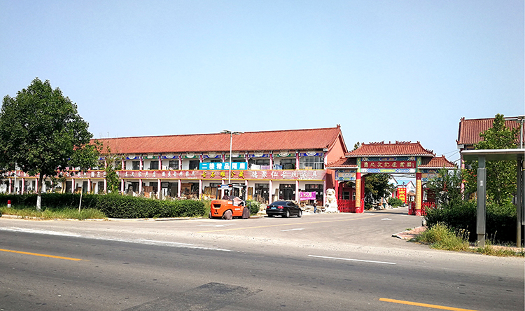 2-綿延十里的公路旁店鋪